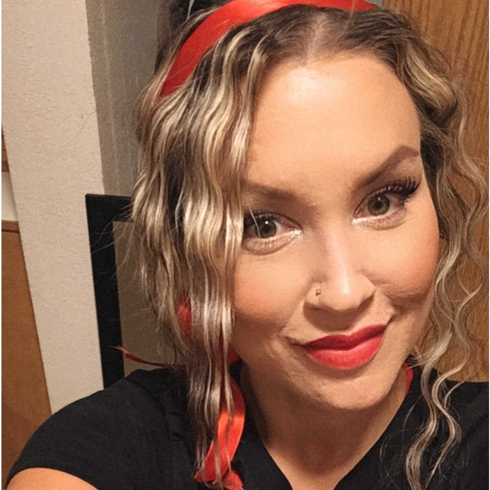 Meet your Posher, Nicole